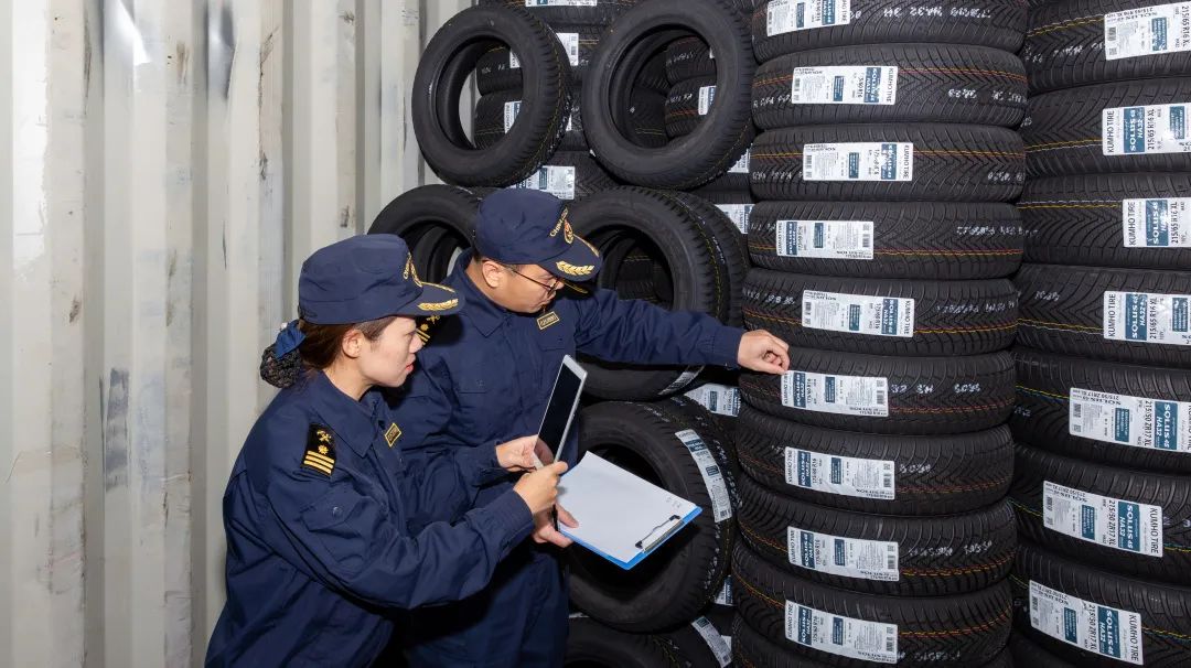 海关对进口轿车轮胎实施现场检验
